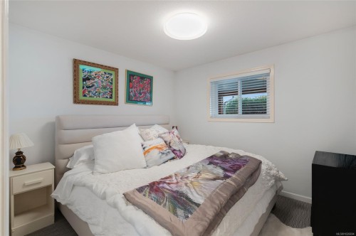 697 Woodburn St, Parksville, BC 