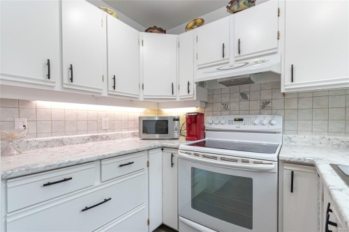 2-10025 Fifth St, Sidney, BC 