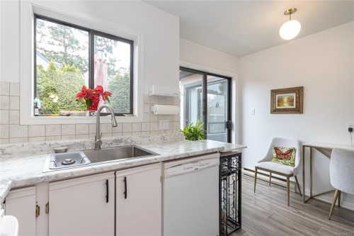 2-10025 Fifth St, Sidney, BC 