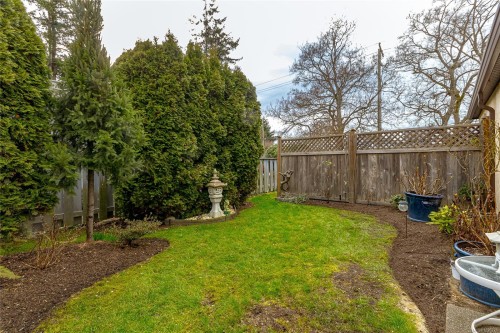 2-10025 Fifth St, Sidney, BC 