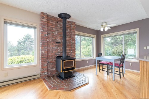 4569 Boulderwood Dr, Saanich, BC 