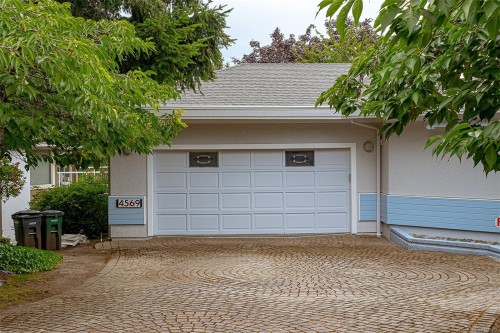 4569 Boulderwood Dr, Saanich, BC 