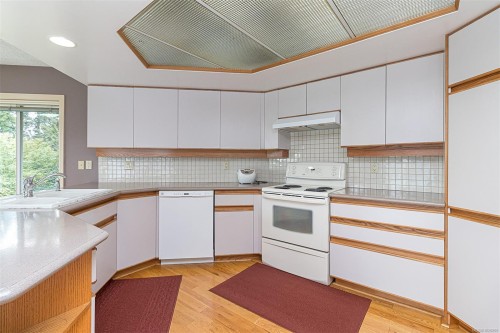 4569 Boulderwood Dr, Saanich, BC 