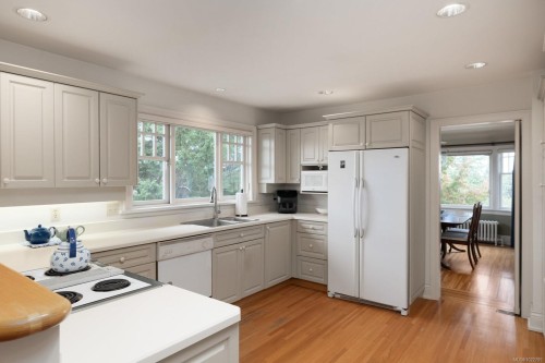 2162 Brighton Ave, Oak Bay, BC 