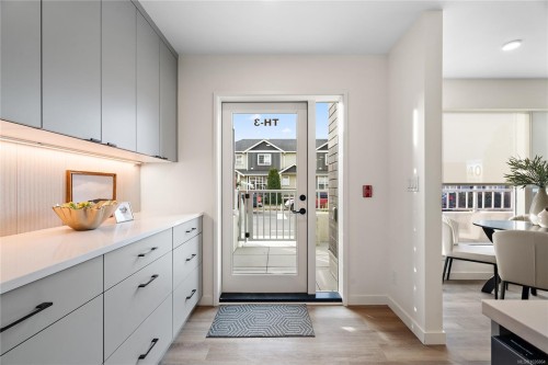 Th3-1102 Esquimalt Rd, Esquimalt, BC 