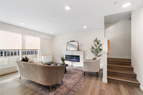 Th3-1102 Esquimalt Rd, Esquimalt, BC 