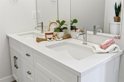 17 Parkrose Pl, St Adolphe, MB 