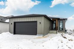 17 Parkrose PL  St Adolphe, MB R5A 0B4
