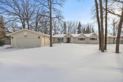 120 Mountbatten Ave, Winnipeg, MB 