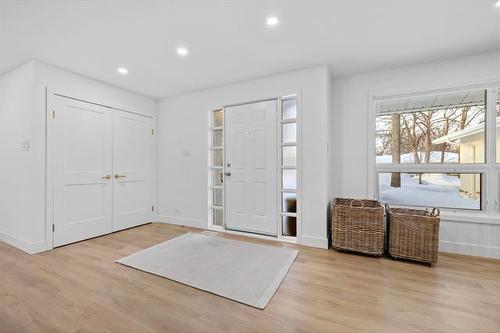 120 Mountbatten Ave, Winnipeg, MB 