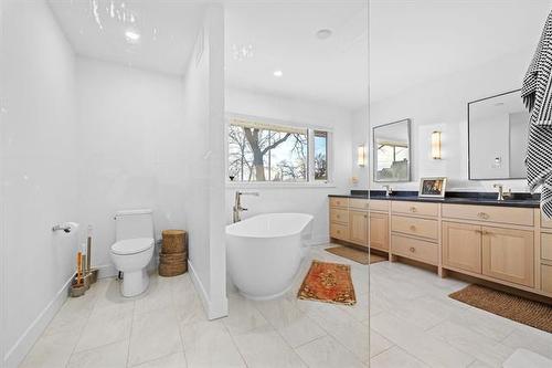 120 Mountbatten Ave, Winnipeg, MB 