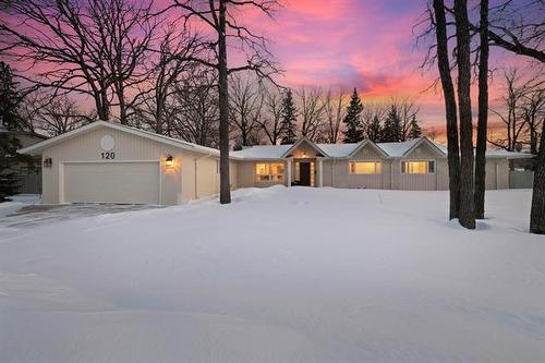 120 Mountbatten Ave, Winnipeg, MB 