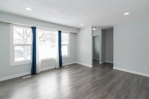 161 Avaco Dr, Winnipeg, MB 