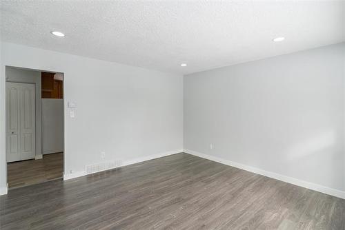 161 Avaco Dr, Winnipeg, MB 