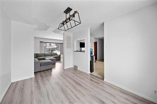 95 Gardenia Bay, Winnipeg, MB 