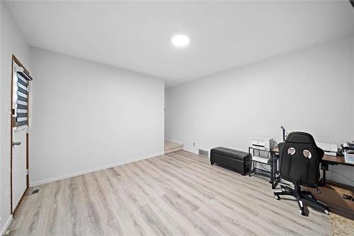 95 Gardenia Bay, Winnipeg, MB 