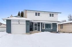 95 Gardenia BAY  Winnipeg, MB R2P 0Y6