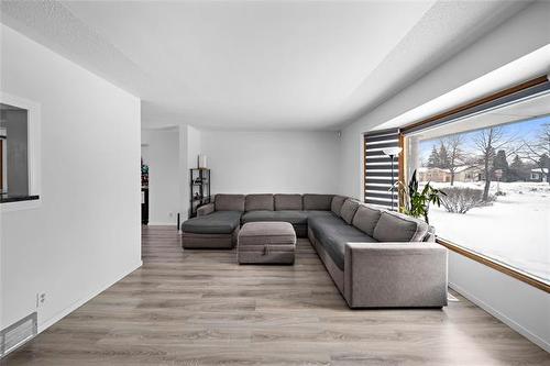 95 Gardenia Bay, Winnipeg, MB 