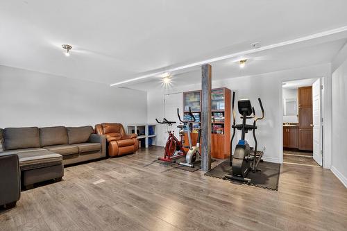 Salle familiale - 40 Av. Napoléon, Mascouche, QC - Indoor Photo Showing Gym Room