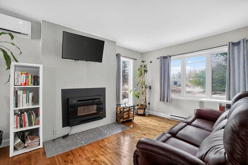 Salon - 40 Av. Napoléon, Mascouche, QC - Indoor Photo Showing Living Room With Fireplace