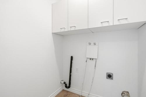 Salle de lavage - 5-1381 Rue Zotique-Giard, Chambly, QC - Indoor Photo Showing Other Room