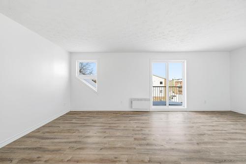 Salon - 5-1381 Rue Zotique-Giard, Chambly, QC - Indoor Photo Showing Other Room