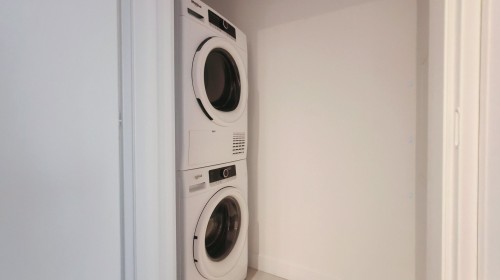 Salle de lavage - 4701-1205 Place Phillips, Montréal (Ville-Marie), QC - Indoor Photo Showing Laundry Room