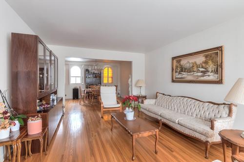 Salon - 50 Rue Westpark, Dollard-Des-Ormeaux, QC - Indoor Photo Showing Living Room