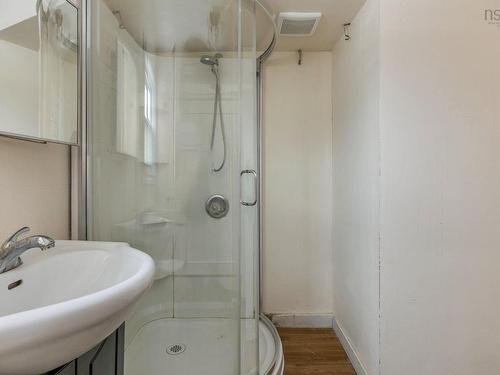 16 High Street, Dartmouth, NS 