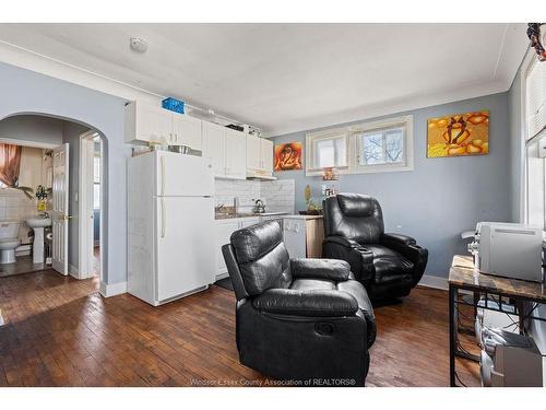 2558 Howard, Windsor, ON 