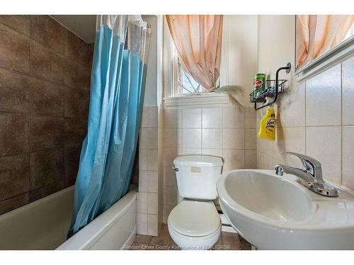 2558 Howard, Windsor, ON 