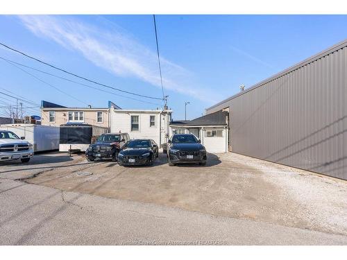 2558 Howard, Windsor, ON 