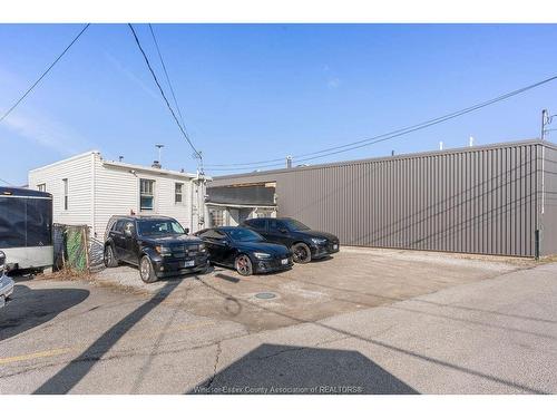 2558 Howard, Windsor, ON 