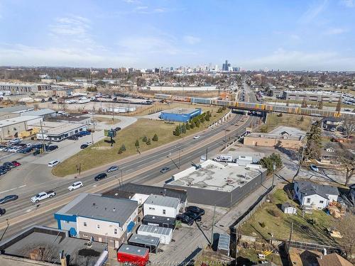 2558 Howard, Windsor, ON 