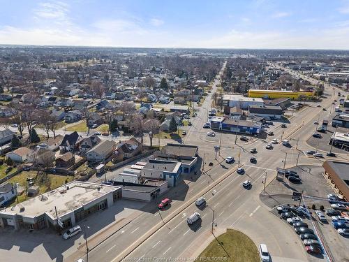 2558 Howard, Windsor, ON 