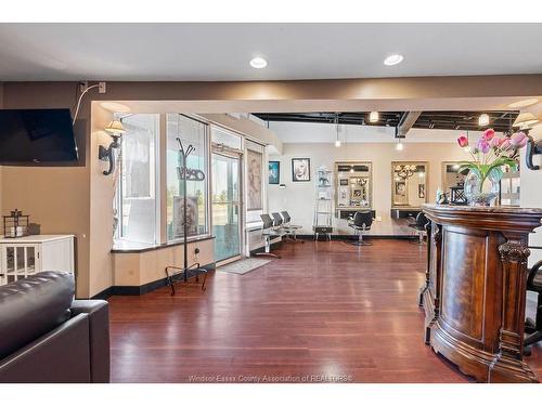 2558 Howard, Windsor, ON 