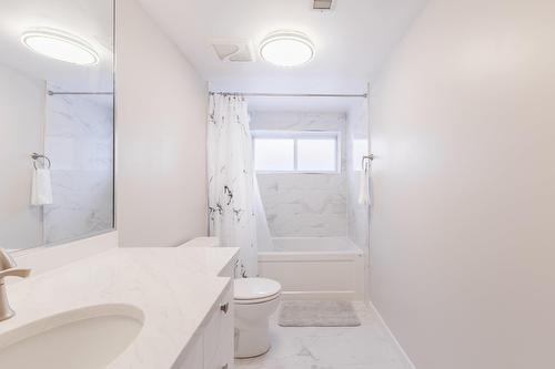 Salle de bains - 349 Rue Roger-Pilon, Dollard-Des-Ormeaux, QC - Indoor Photo Showing Bathroom