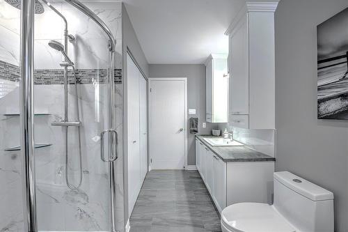 Salle de bains attenante à la CCP - 27 Rue De L'Érablière O., Saint-Hippolyte, QC - Indoor Photo Showing Bathroom