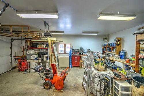 Garage - 27 Rue De L'Érablière O., Saint-Hippolyte, QC - Indoor Photo Showing Garage