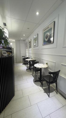 Commerce - 4763 Boul. Ste-Rose, Laval (Sainte-Rose), QC 