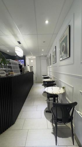 Commerce - 4763 Boul. Ste-Rose, Laval (Sainte-Rose), QC 