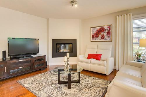 Living room - 202-131 Rue De Laviolette, Bromont, QC - Indoor Photo Showing Living Room