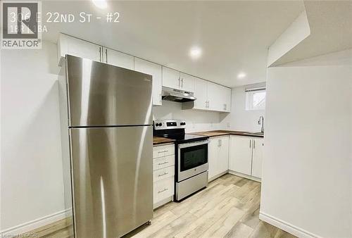 306 East 22Nd Street, Hamilton, ON - Indoor Photo Showing Kitchen