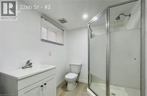 306 East 22Nd Street, Hamilton, ON - Indoor Photo Showing Bathroom