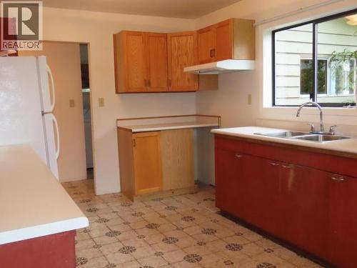 4723 Balsam Ave, Texada Island, BC - Indoor Photo Showing Kitchen With Double Sink