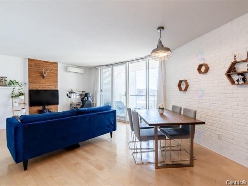 Salon - 559-10650 Place De L'Acadie, Montréal (Ahuntsic-Cartierville), QC - Indoor