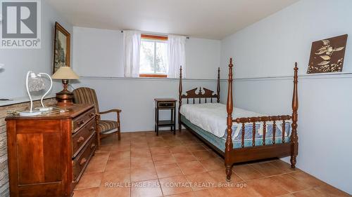 6237 2 Concession, Clearview, ON - Indoor Photo Showing Bedroom