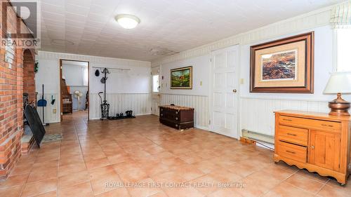 6237 2 Concession, Clearview, ON - Indoor Photo Showing Other Room