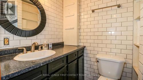 6237 2 Concession, Clearview, ON - Indoor Photo Showing Bathroom