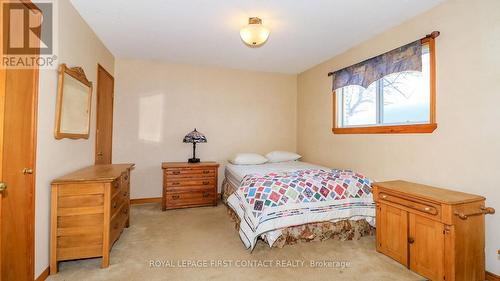 6237 2 Concession, Clearview, ON - Indoor Photo Showing Bedroom